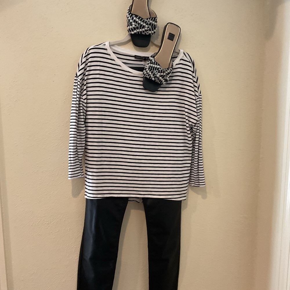Comfy black and white striped tee shirt.